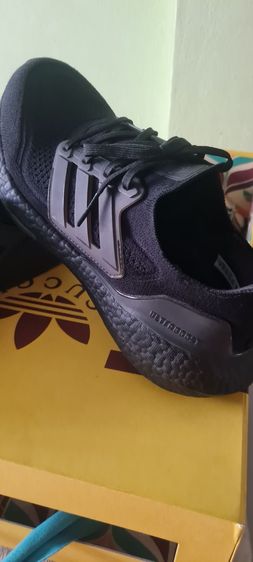 รองเท้า adidas ultraboost