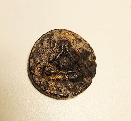 พระปิดตาจันทร์ลอย 