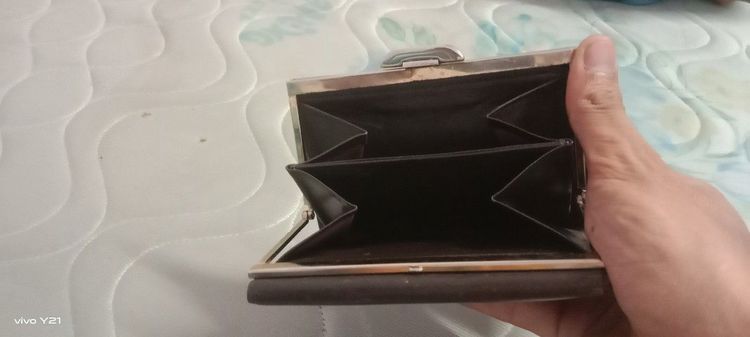 กระเป๋าสตางค์ใบนี้คือกระเป๋าสตางค์หนังแท้แบรนด์ Braun Buffel ของประเทศเยอรมนี ซึ่งมีชื่อเสียงในด้านคุณภาพและความประณีต  รูปที่ 5