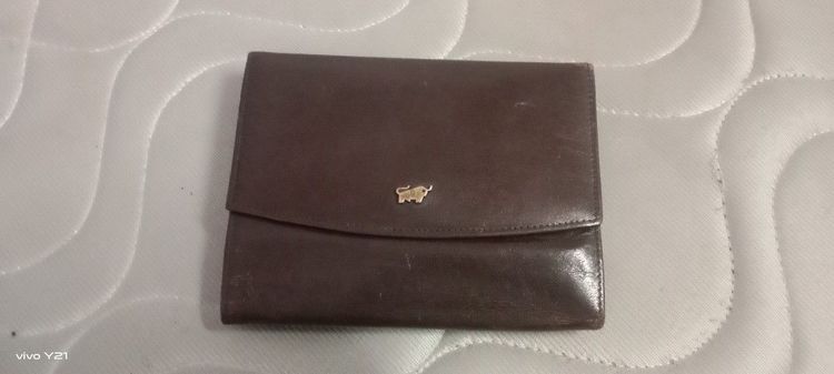 ชาย น้ำตาล อื่นๆ กระเป๋าสตางค์ใบนี้คือกระเป๋าสตางค์หนังแท้แบรนด์ Braun Buffel ของประเทศเยอรมนี ซึ่งมีชื่อเสียงในด้านคุณภาพและความประณีต 