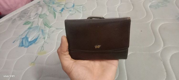 กระเป๋าสตางค์ใบนี้คือกระเป๋าสตางค์หนังแท้แบรนด์ Braun Buffel ของประเทศเยอรมนี ซึ่งมีชื่อเสียงในด้านคุณภาพและความประณีต  รูปที่ 2