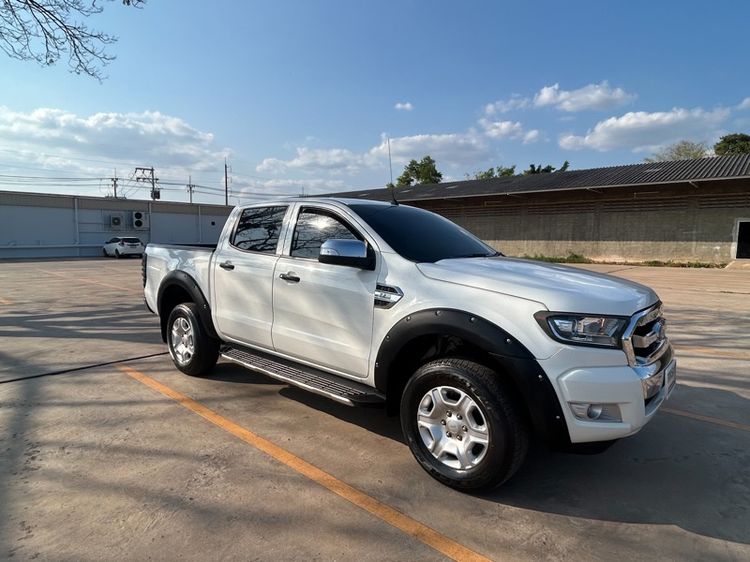 รถ Ford Ranger 2.2 Hi-Rider XLT สี ขาว