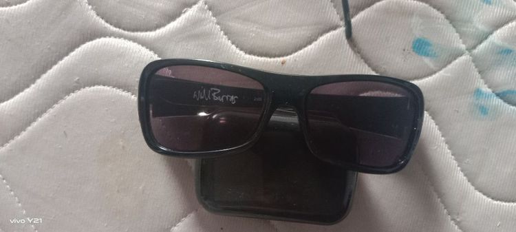 แว่นตาที่คุณส่งมาเป็นแว่นตากันแดดรุ่นพิเศษ Oakley Montefrio Artist Series ซึ่งเป็นการออกแบบร่วมกับศิลปิน Will Barras 