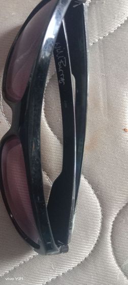 แว่นตาที่คุณส่งมาเป็นแว่นตากันแดดรุ่นพิเศษ Oakley Montefrio Artist Series ซึ่งเป็นการออกแบบร่วมกับศิลปิน Will Barras  รูปที่ 2
