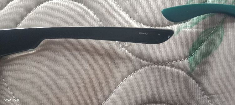 แว่นตาที่คุณส่งมาเป็นแว่นตากันแดดรุ่นพิเศษ Oakley Montefrio Artist Series ซึ่งเป็นการออกแบบร่วมกับศิลปิน Will Barras  รูปที่ 5