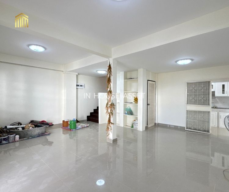 มีบางส่วน ลดราคาถูกมาก บ้านแฝดขนาดใหญ่ หมู่บ้านนนทรีปาร์ค รัตนาธิเบศร์ ไทรม้า  บ้านรีโนเวทใหม่ทั้งหลัง ถนนเมน ตัวบ้านสวยมาก ใกล้รถไฟฟ้าสายสีม่วง  รูปที่ 4