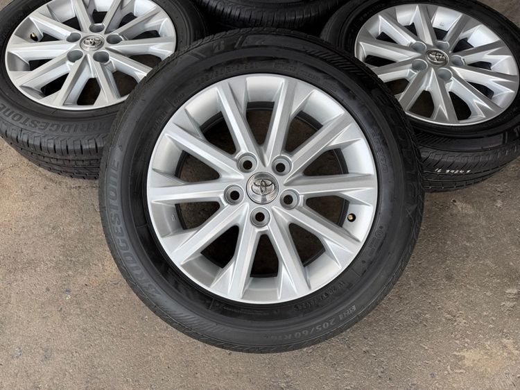 ล้อแม็กขอบ16 TOYOTA CAMRY สภาพสวยมากๆ (ล้อทำสีมาใหม่เพื่อความสวยงาม ไม่มีซ่อม) พร้อมยางBRIDGSTONE205-60-16 ปี24 ปีแท้ รูปที่ 2