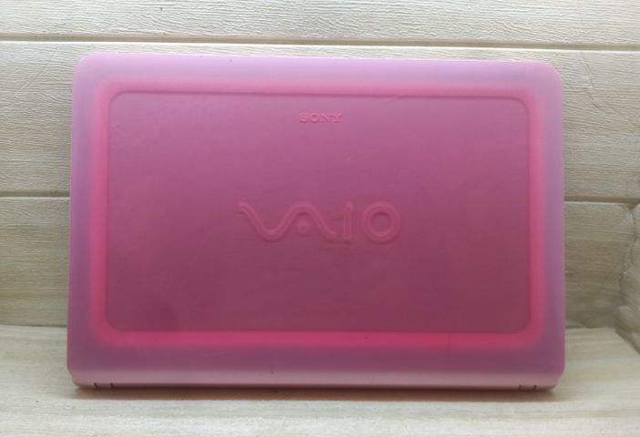 ขายโน้ตบุ๊คสเปคดี SONY VAIO  Core i5 แรม 8  เครื่องใช้งานได้ปกติ จอมีตำหนิตามรูป