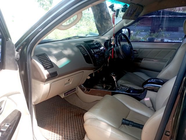 รถ Toyota Fortuner 3.0 V 4WD สี ดำ