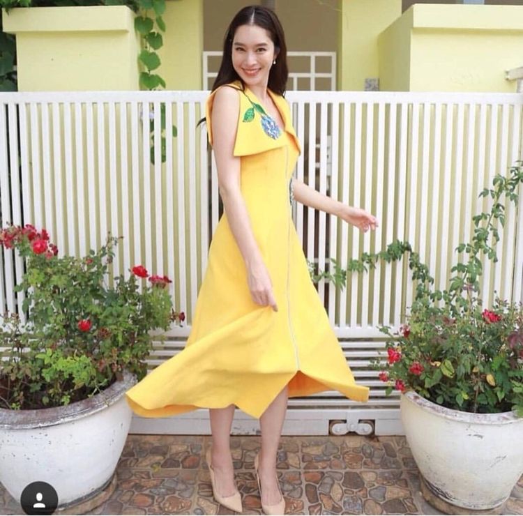M เดรส | จั๊มสูท เดรสยาวสีเหลือง