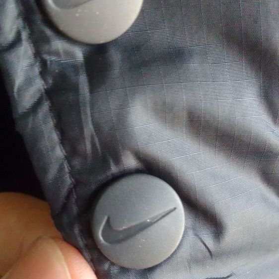 เสื้อคลุมกีฬา ผ้าร่ม nike ( แกะถอดหมวกคลุมหัวได้ ) ใส่ได้ทั้งชายหญิง รูปที่ 4
