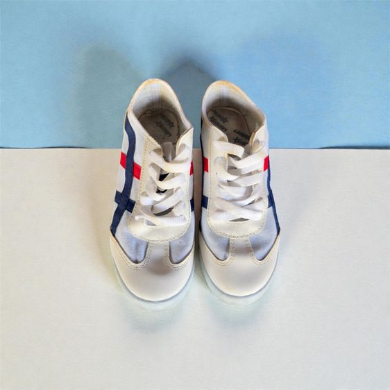 รองเท้าผ้าใบ