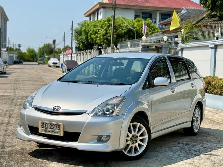 รถ Toyota Wish 2.0 Q Limited สี บรอนซ์เงิน