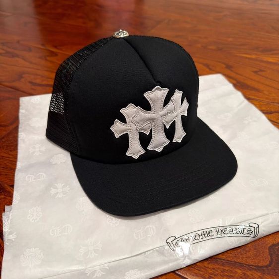 หมวก chromehearts