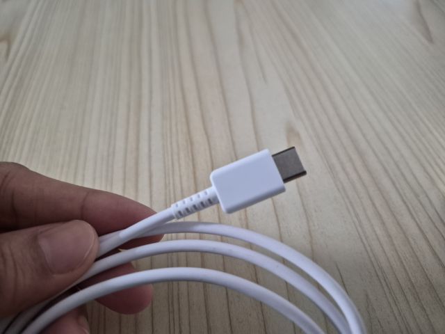 สายชาจได้ทั้งไอโฟนไอแพดและซัมซุง มือ 1 ลดจาก 790 รูปที่ 4