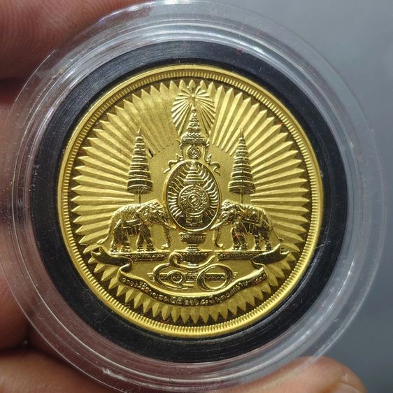 เหรียญตราสัญลักษณ์ กาญจนาภิเษก สองหน้า เนื้อทองชุบทองแท้ พ.ศ.2539 (หายาก ผลิตน้อย) ขนาด 3.2 เซน รูปที่ 4