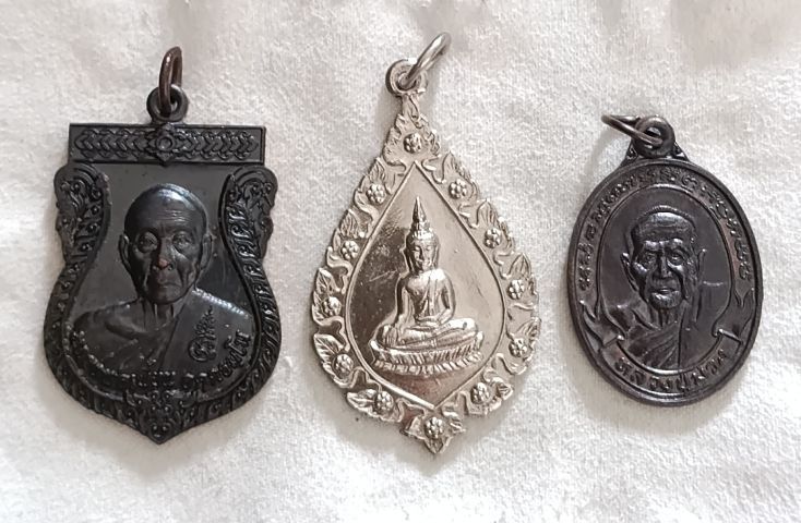 หลวงปู่ม่วง หลวงพ่อขาว หลวงพ่อจันทร์ องค์ละ150฿
