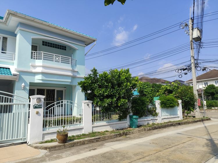 บ้านเดี่ยว หลังริมถนนเมนหมู่บ้าน ทำเลเยี่ยม โครงการติดถนนใหญ่ รัตนาธิเบศร์ หน้าทางเข้าติด MRT สีม่วง(ไทรม้า)