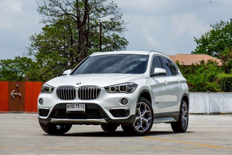 รถ BMW X1 2.0 sDrive18d xLine สี ขาว