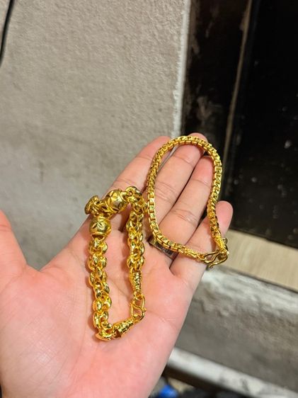 สร้อยข้อมือสีทอง