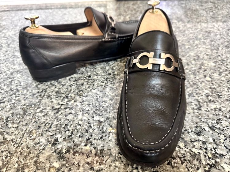 Salvatore Ferragamo Gancini Horsebit Loafers เบอร์44.5