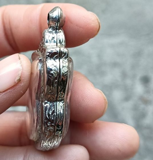 พระเหรียญอยู่ในกรอบ 1 องค์ รูปที่ 3