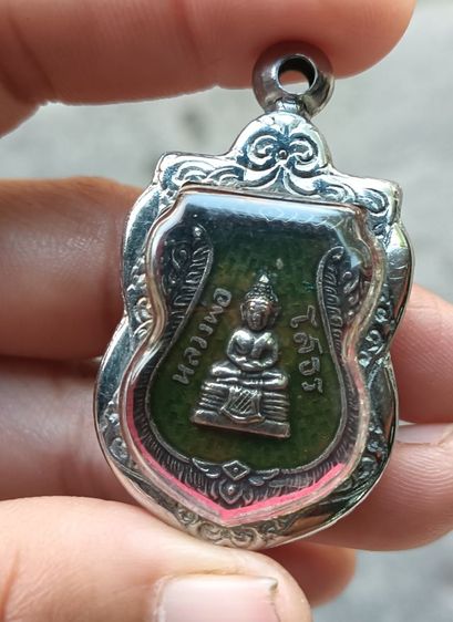 พระเหรียญอยู่ในกรอบ 1 องค์