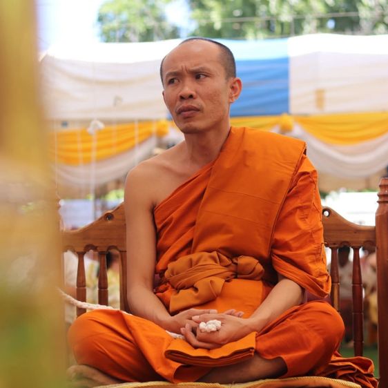 เหรียญเปิดโลกรวย รุ่นแรก ✨ พระอาจารย์อภิสิทธิ์ เจ้าอาวาสวัดอุมังคละนาเรียง จ.กาฬสินธุ์ รูปที่ 10