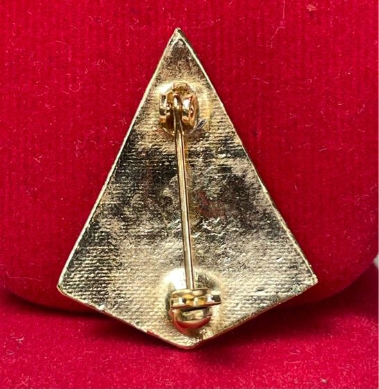 เก็บเก่า เข็มกลัดที่ระลึก มธก มหาวิทยาลัยธรรมศาสตร์และการเมือง ครบ 77 ปี ปี 2554 ก่อตั้งเมื่อ พ.ศ 2477 กระไหล่ทองลงยา รูปที่ 3