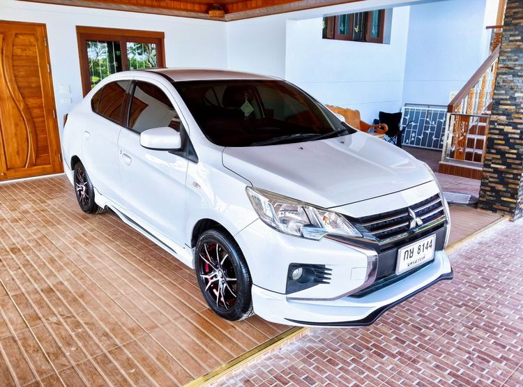 รถ Mitsubishi Attrage 1.2 GLX สี ขาว