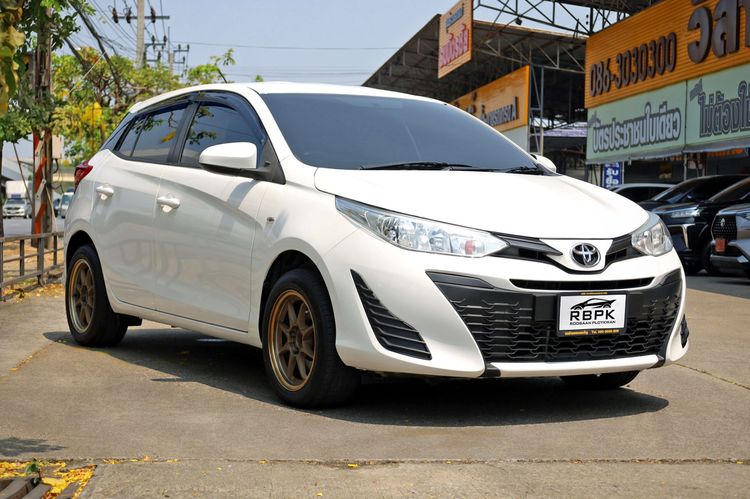 Toyota Yaris 2019 1.2 J Sedan เบนซิน ไม่ติดแก๊ส เกียร์อัตโนมัติ ขาว รูปที่ 4