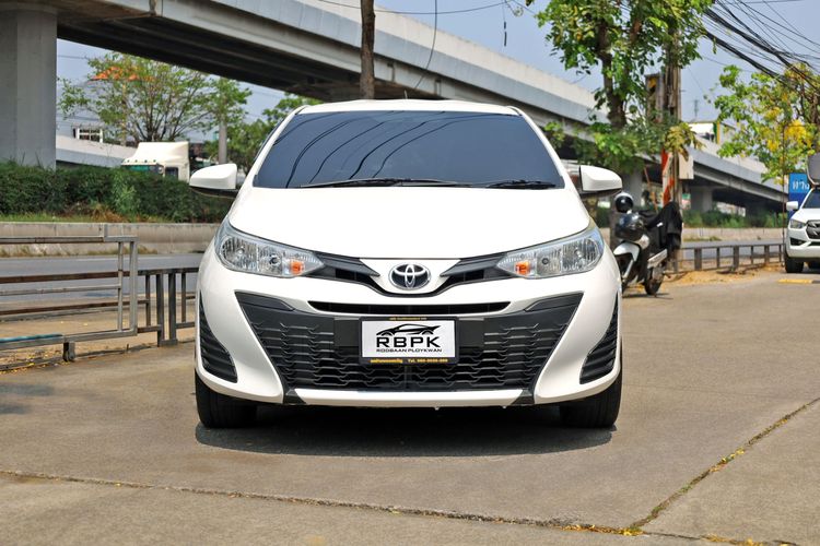 Toyota Yaris 2019 1.2 J Sedan เบนซิน ไม่ติดแก๊ส เกียร์อัตโนมัติ ขาว รูปที่ 3