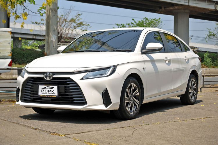 รถ Toyota Yaris ATIV 1.2 Sport สี ขาว