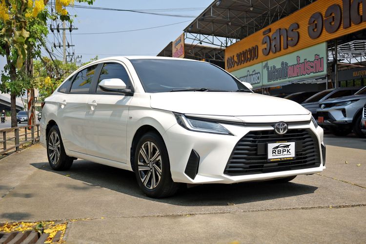 Toyota Yaris ATIV 2024 1.2 Sport Sedan เบนซิน ไม่ติดแก๊ส เกียร์อัตโนมัติ ขาว รูปที่ 4