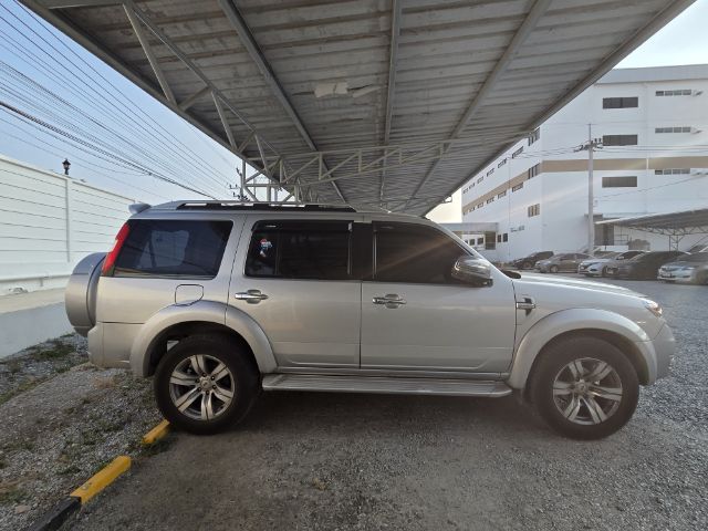 รถ Ford Everest 2.5 LTD TDCI สี บรอนซ์เงิน