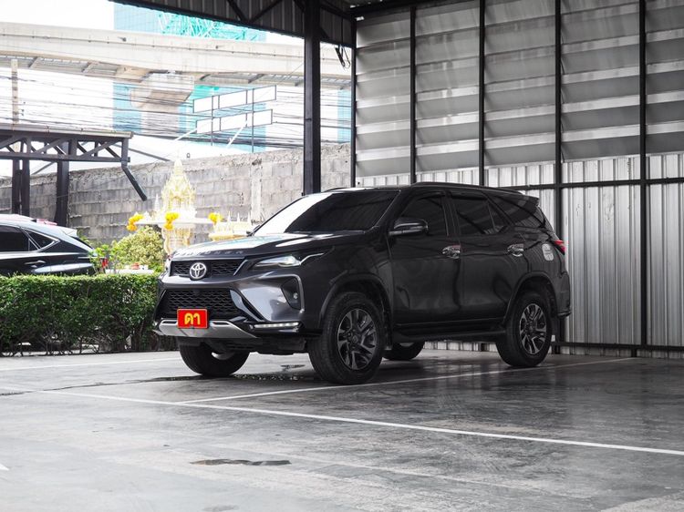 รถ Toyota Fortuner 2.4 Leader G สี เทา