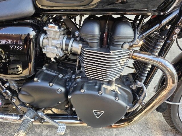 Triumph T100 Aircool 2015 รูปที่ 8