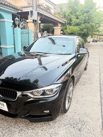 BMW Series 3 2018 330e Sedan ปลั๊กอินไฮบริด (PHEV) ไม่ติดแก๊ส เกียร์อัตโนมัติ ดำ รูปที่ 3