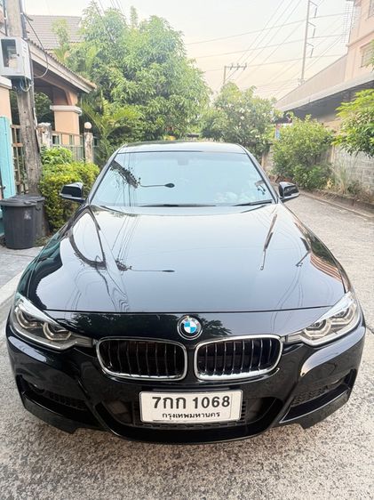 รถ BMW Series 3 330e สี ดำ