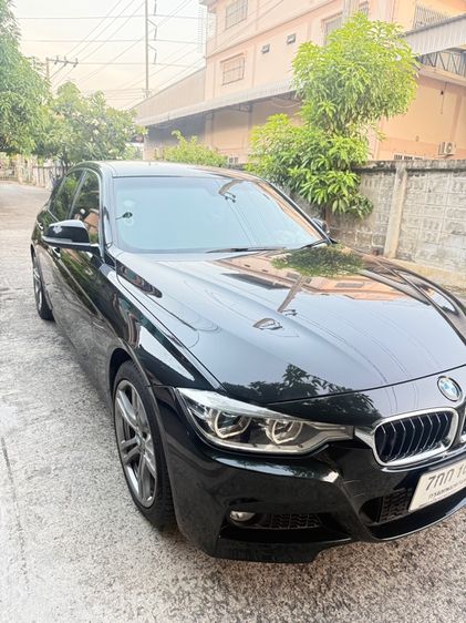 BMW Series 3 2018 330e Sedan ปลั๊กอินไฮบริด (PHEV) ไม่ติดแก๊ส เกียร์อัตโนมัติ ดำ รูปที่ 2