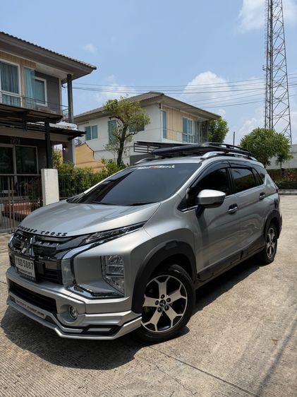 รถ Mitsubishi Xpander Cross 1.5 สี บรอนซ์เงิน