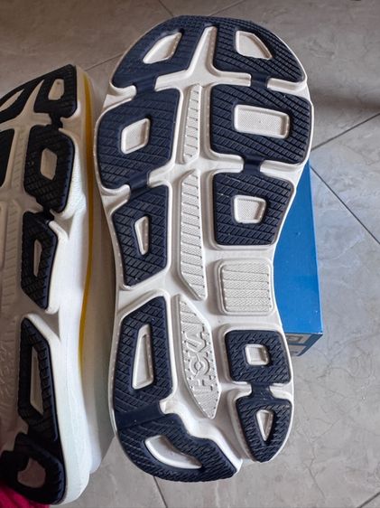 รองเท้า hoka bondi 9 รูปที่ 7