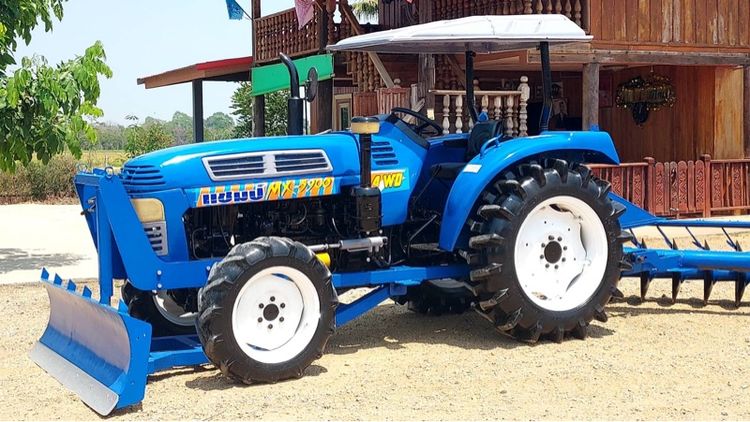 ขายรถไถแชมป์59แรงม้า mx5900 พร้อมอุปกรณ์2ชิ้น ใบดันหน้า ผานหลัง รถสวยพร้อมใช้งานครับ รูปที่ 2