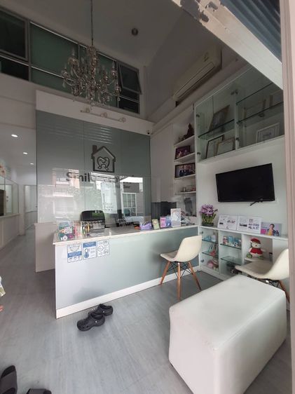 ขายด่วน อาคารพาณิชย์ (คลินิก) 3.5 ชั้น ทาวน์พลัส ประชาอุทิศ รูปที่ 2