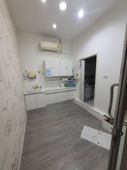 ขายด่วน อาคารพาณิชย์ (คลินิก) 3.5 ชั้น ทาวน์พลัส ประชาอุทิศ รูปที่ 3