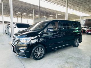 HYUNDAI GRAND STAREX 2.5 VIP ปี 2020 รถสวย มือแรกออกห้าง พร้อมใช้ ไมล์น้อย 5 หมื่น VIP 7 ที่นั่ง รับประกันตัวถังสวย