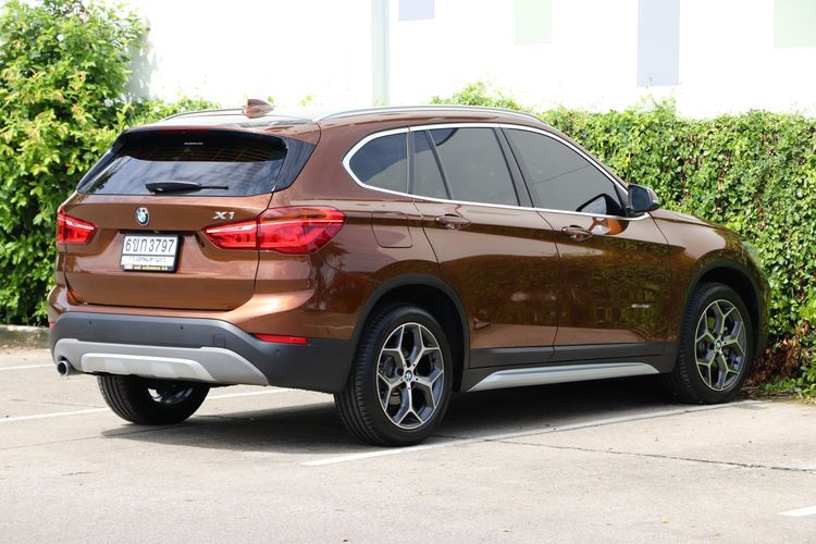 BMW X1 2018 1.5 sDrive18i xLine Utility-car เบนซิน ไม่ติดแก๊ส เกียร์อัตโนมัติ น้ำตาล รูปที่ 4