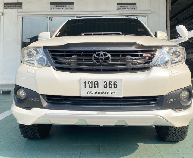 Toyota Fortuner 2012 3.0 TRD Sportivo 4WD Utility-car ดีเซล เกียร์อัตโนมัติ ขาว รูปที่ 2