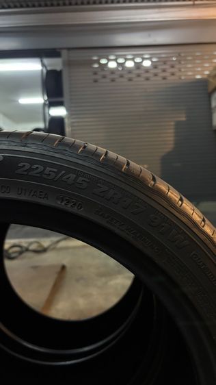 อื่นๆ ยางรถยนต์ 225 45 R17 ปี20 สภาพสวย