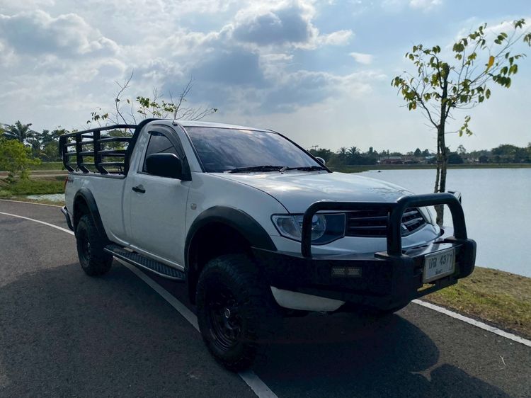Mitsubishi Triton 2014 2.5 GLX 4WD Pickup ดีเซล ไม่ติดแก๊ส เกียร์ธรรมดา ขาว รูปที่ 2